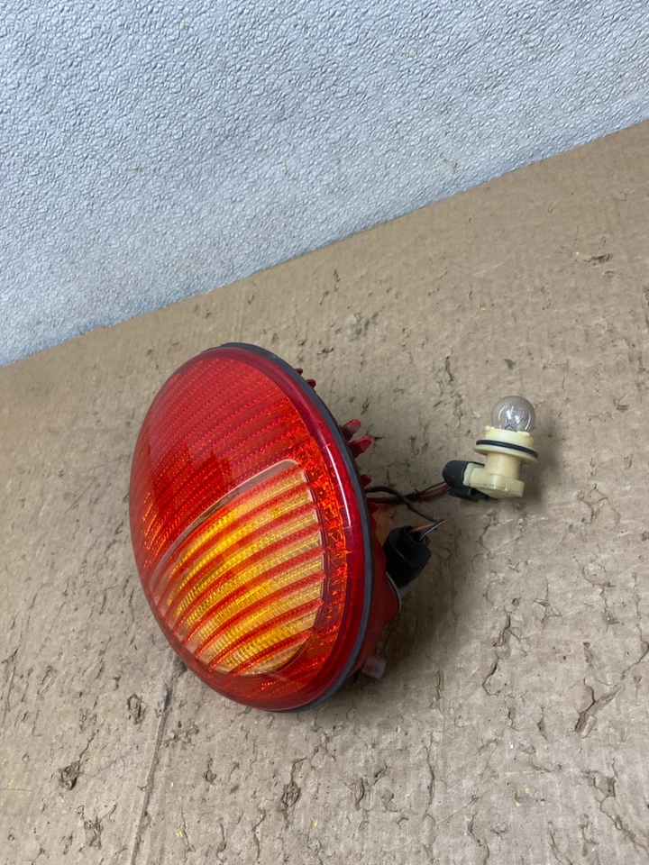 Luz trasera izquierda conductor Volkswagen Beetle 1998-2005 OEM V4430 DW Foto 2 de 4