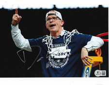 DAN HURLEY signed UCONN HUSKIES Connecticut basketball 8X10 BECKETT BW52036