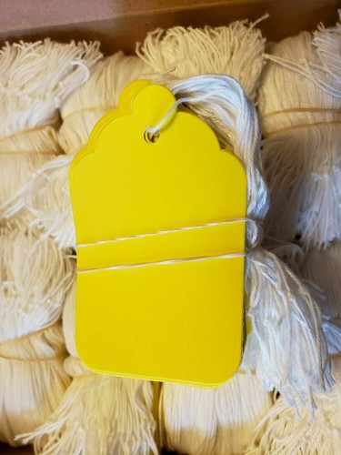 100 leere gelb aufgereihte Warenpreisschilder Einzelhandel Schnur Gutschein Etikett groß - Bild 3 von 12
