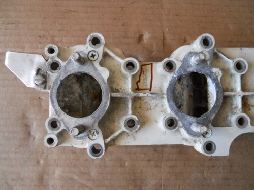Johnson Evinrude 70 HP 1977 Intake Manifold 389395 - Foto 2 di 10