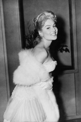 Englische Schauspielerin Belinda Lee kommt Odeon Marble Arch London ch- 1956 4x6 Foto