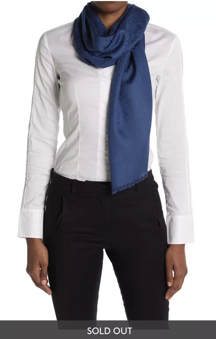 Neuf écharpe femme authentique Gucci monogramme GG jacquard soie et laine enveloppe bleue