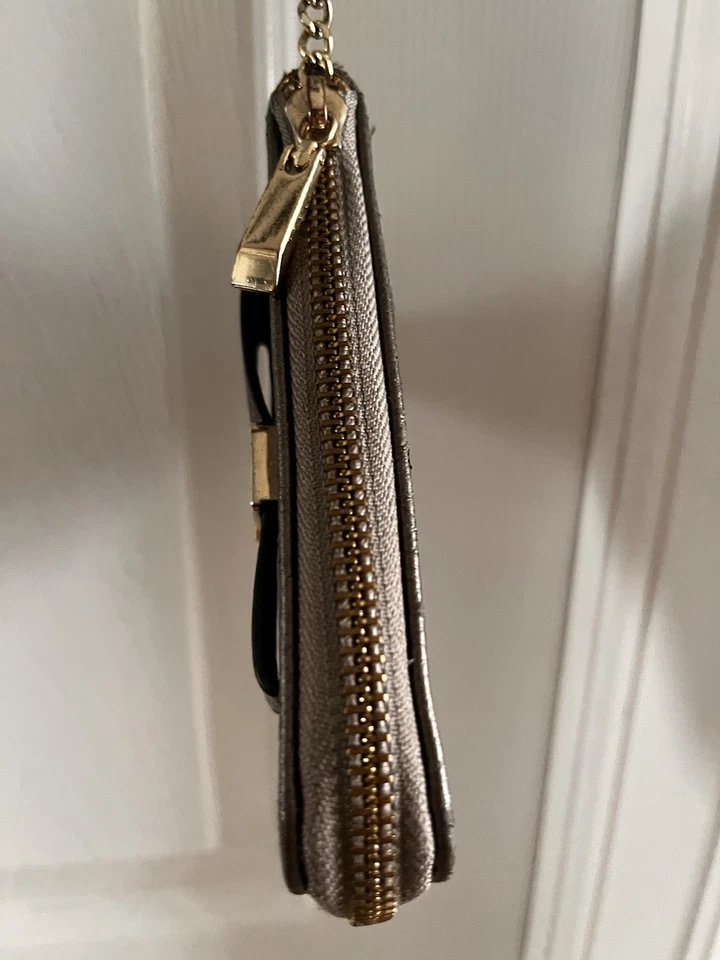 Bolso de Mano Merona Elegante Plateado con Acento de Lazo Foto 4 de 4