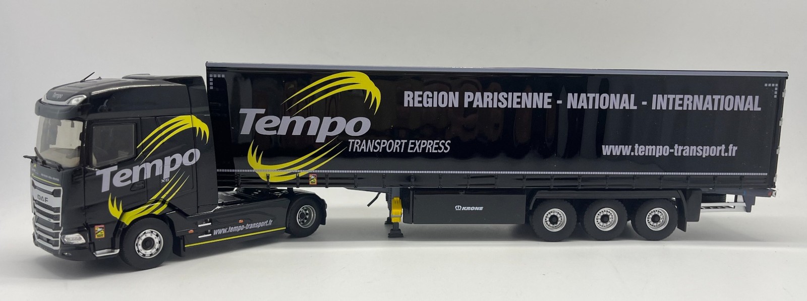 DAF XG 4x2 Eligor miniature camion avec remorque tautliner 3 essieux