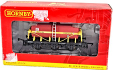 Hornby R6454 6 Wheel Tank OO Satlink Wagon Model Railway Train Red & Yellow Box.