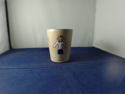 originale Salzglasur Keramik/Steingut Becher grau-blau Motiv ADE & KAG