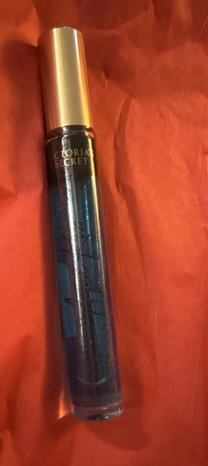 VICTORIA'S SECRET Aqua Kiss ROLLERBALL EAU DE PARFUM ROLLERBALL  .23 OZ - Image 2 of 4