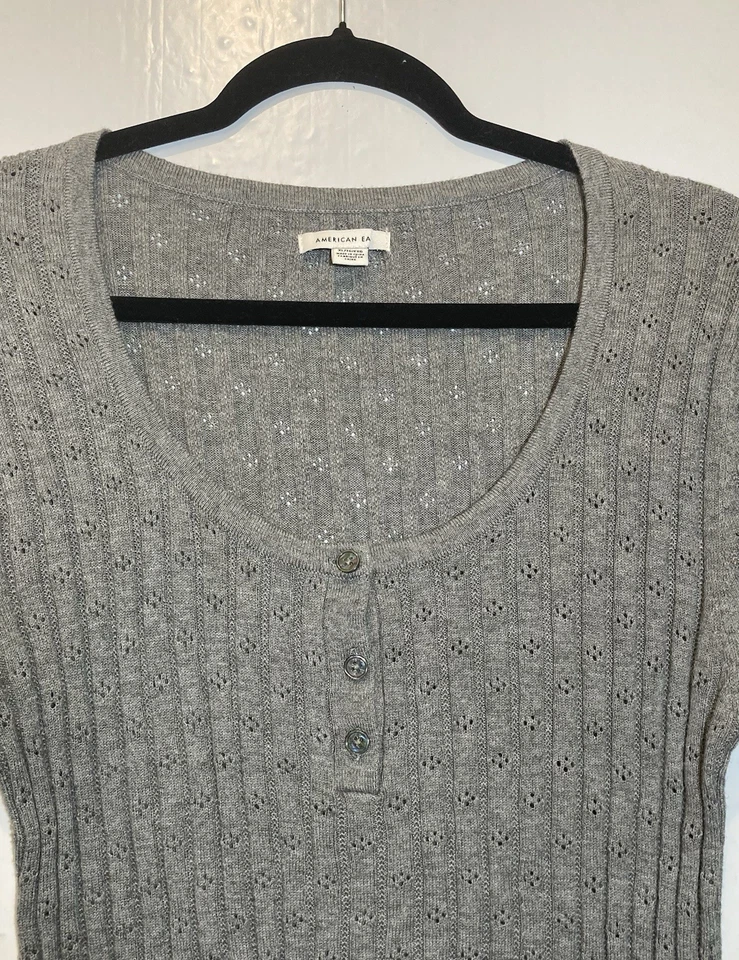Top Henley American Eagle Cuello Redondo Talla XL Gris Acanalado Tejido Pointelle Preppy Foto 3 de 4