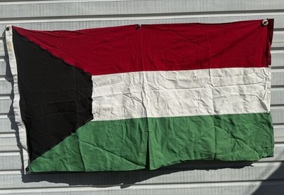 Vintage 3x5 Kuwait Flag Triple Stitched Brass Grommets