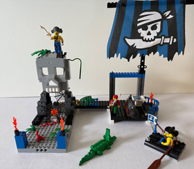 Lego Juniors PIRATES SKULL ISLAND #7074~99% Complete~READ