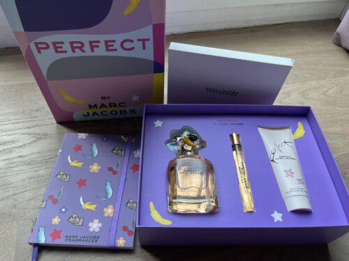 Marc Jacobs PERFECT Set Parfüm 100 Ml Bodylotion Travel Spray Neu Notizbuch OVP - Bild 2 von 10