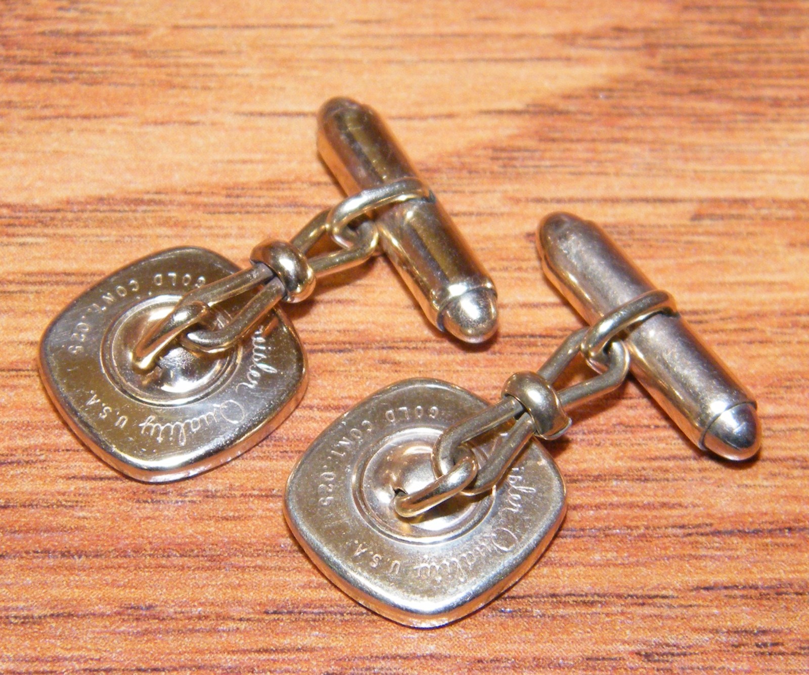 Genuine Kreisler Quality U.S.A Gold Content .025 Dang Style Cuff Links