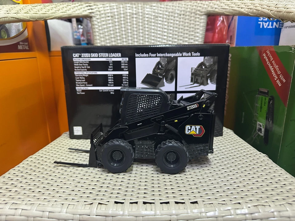 Cat 272D3 Skid Steer Loader Special Black Paint With Tools 1:16 Diecast 85629BK - Image 3 of 4