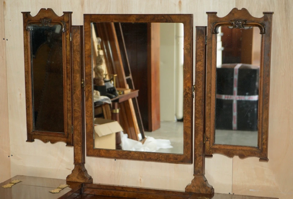 IMPORTANT BURR & BURL GOTHIC ANTIQUE DRESSING TABLE WITH POLISHED BRASS FITTINGS - Image 3 of 4