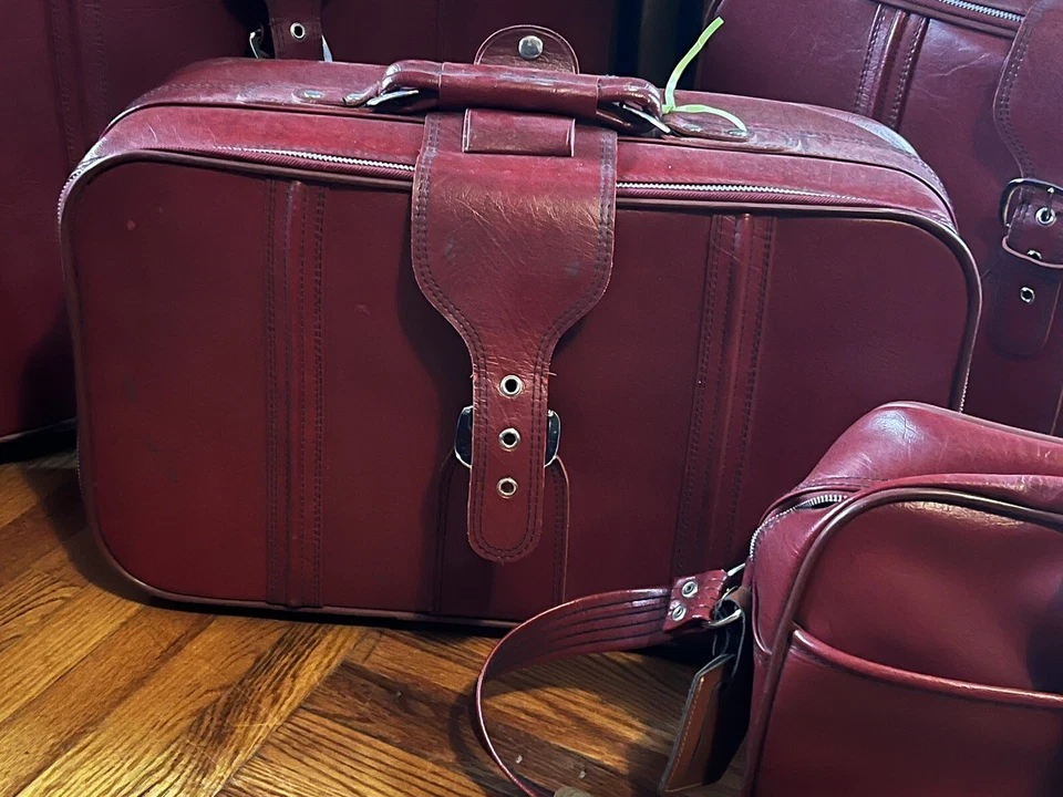 Sears Vintage Burgundy Leather Travel Luggage 4 Piece SET with KEYS - Image 4 of 4