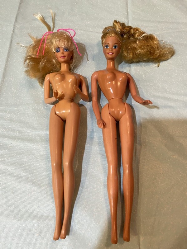 Barbie Vintage Lot Of 2 Blue Eyes,blonde Hair,teeth Look At Pics 1966 