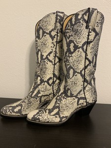womens white snakeskin boots