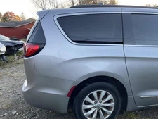 2017-2019 CHRYSLER PACIFICA RIGHT QUARTER PANEL SILVER PC: PSC 33K 50611