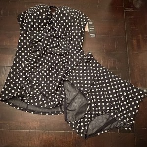 Torrid Black White Skulls Polka Dots Tankini and High Waisted Bottoms Summerween