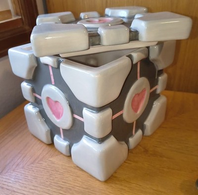 Rare/Orig Think Geek PORTAL 2 Companion Cube Cookie Jar w/ Orig Box-Pre-Owned-A+