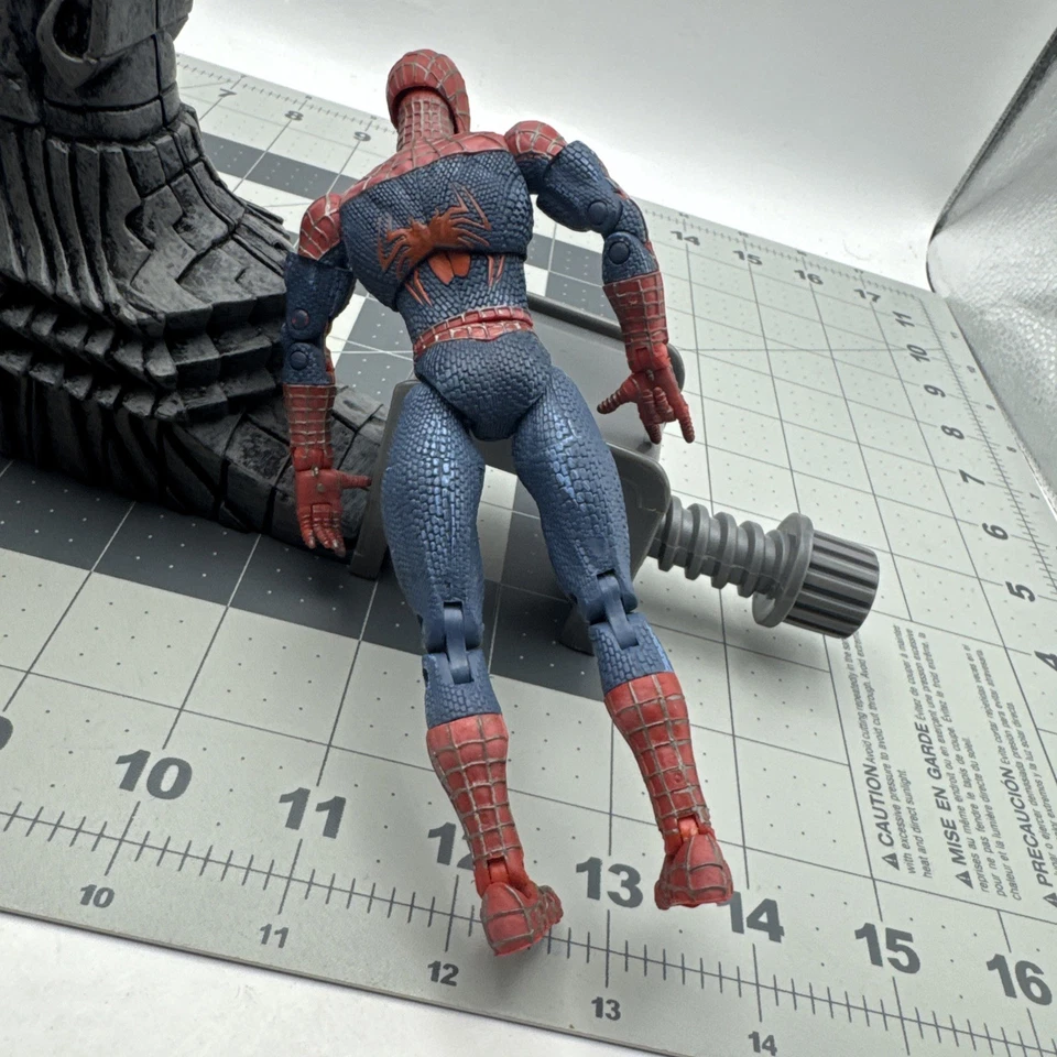 Spider-Man Super Poseable Action Figure w/ Gargoyle Stand & Maryjane Toybiz 2002 - Image 3 of 4