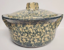 VINTAGE! RRP Roseville Ohio Pottery Casserole Blue Spongeware with Lid 8" x 4"