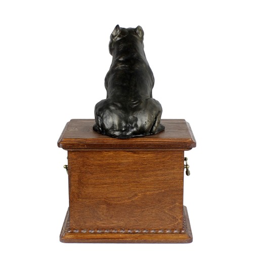 American Staffordshire Terrier urn with a sitting figurine Art-Dog - Bild 7 von 8