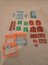 HO Scale WYSIWYG3 - Plastic Parts - roundhouse parts, crane, 2 roof, smok - used