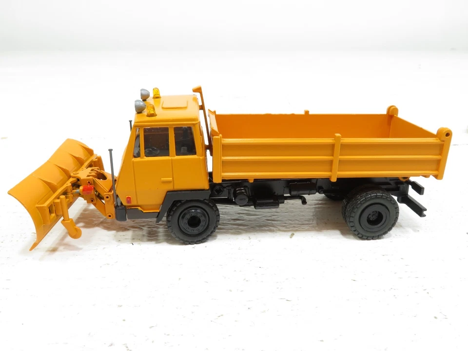 Conrad 3451 Steyr Sump w/ Snow Plow LN - Image 4 of 4