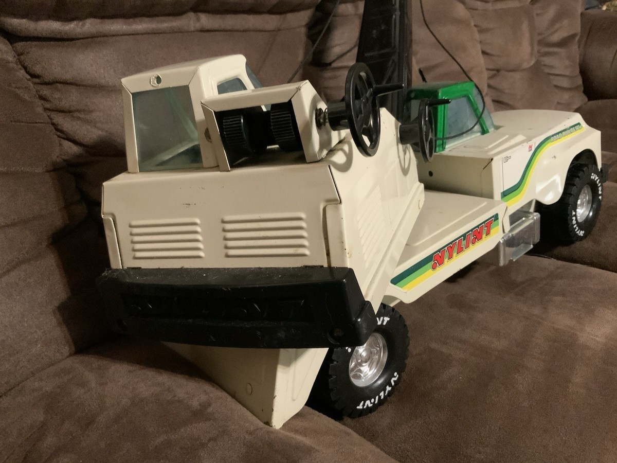 1970's Nylint ROAD BUILDERS Clam Shovel Digger Toy Crane Truck