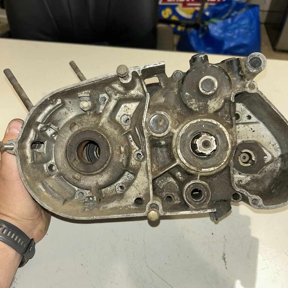 Carcasas principales y transmisión Suzuki TM 100 OEM y restos de cubierta msg   Foto 3 de 4