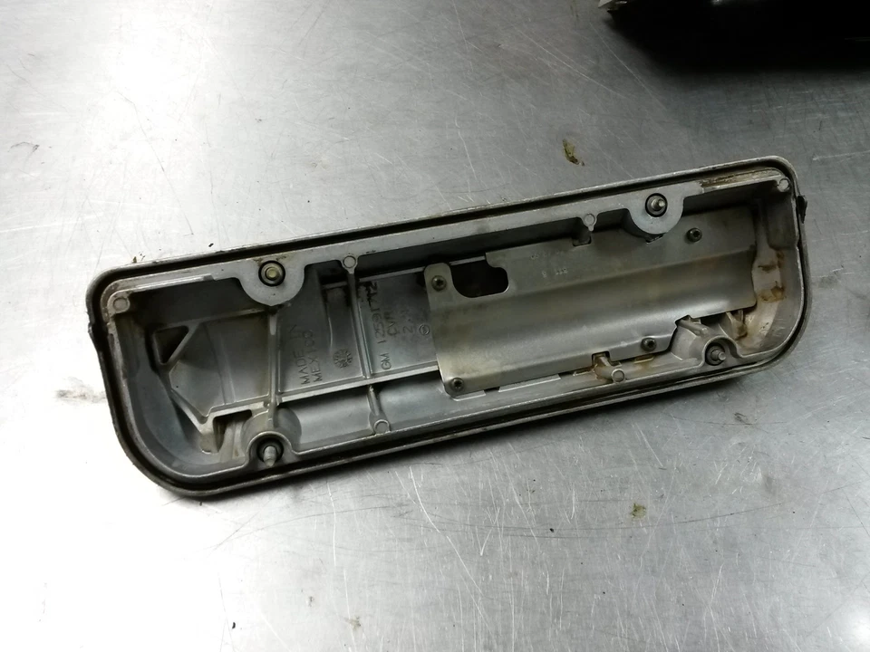 Left Valve Cover For 08-10 Pontiac G6  3.5 12591712 - Image 4 of 4