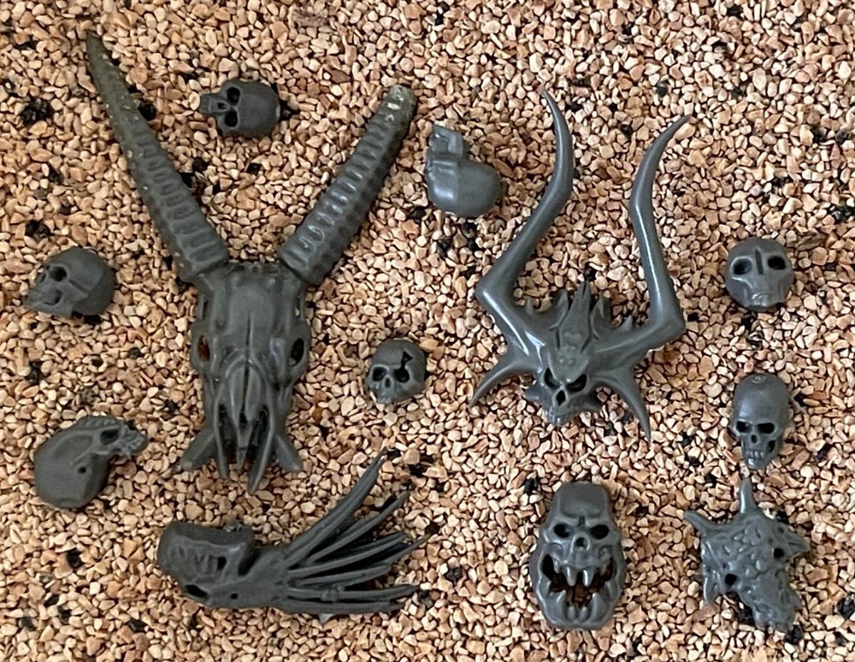 40k 12 plastic skulls bits terrain human alien Tau Orks lot custom 