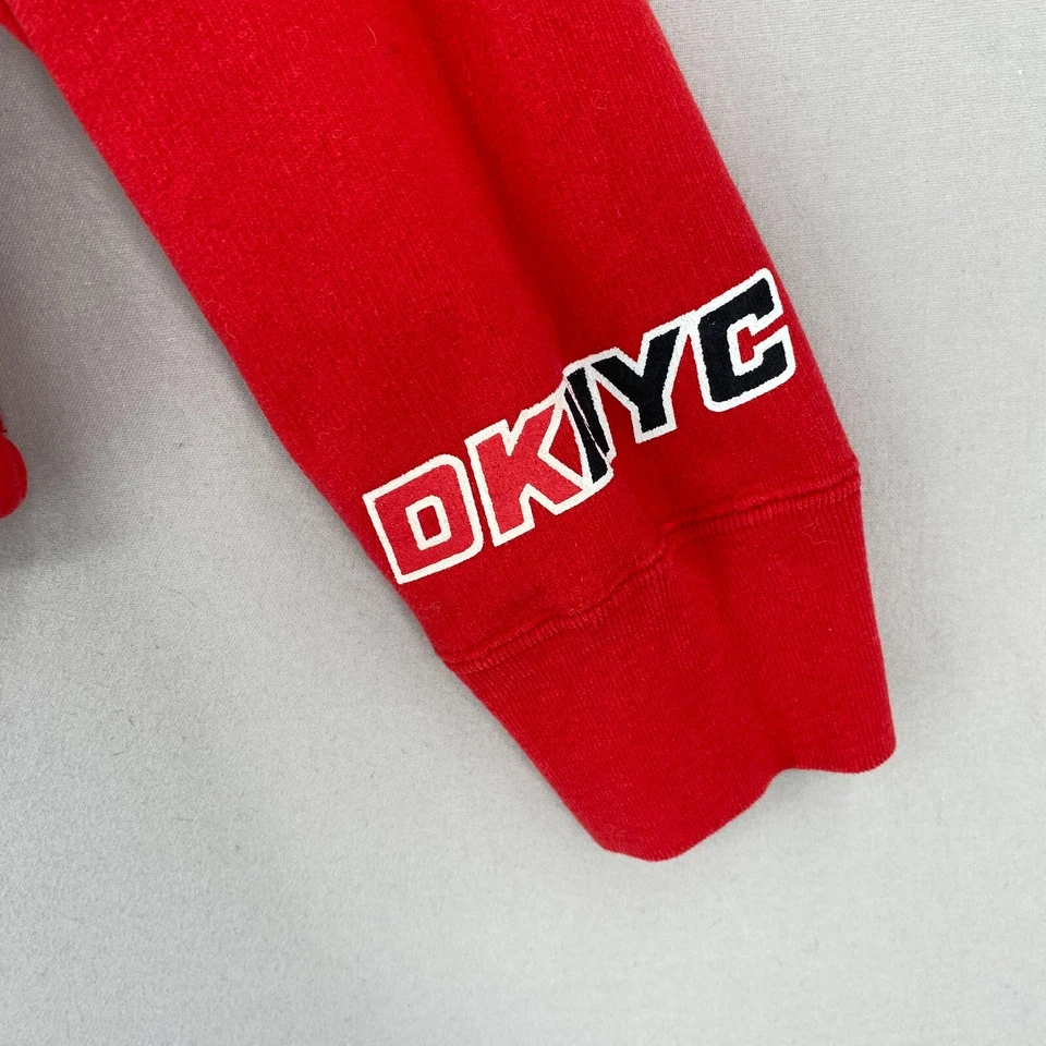 Pullover de Terry Francés DKNY 'NYC' De Colección Talla Pequeña Rojo Cuello Redondo Cordón Años 90 Foto 4 de 4