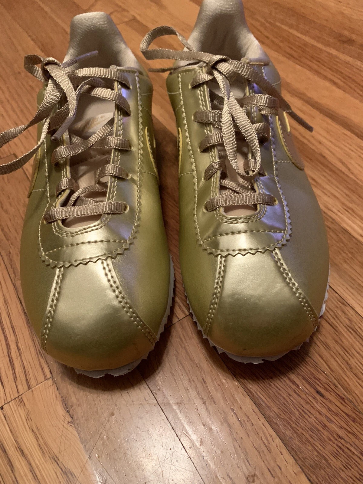 Scarpe da corsa Nike Cortez SE 859570 900 oro per ragazze taglia 2 5Y senza scatola