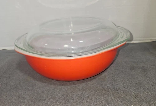 Vintage 2 Quart Red Pyrex Bowl with Lid 024