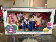 Horsman Doll House Family Plays Set 4 dolls & removable clothing IN BOX