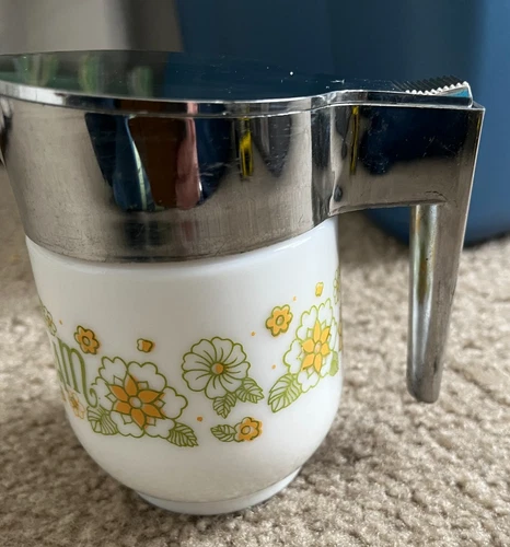 🌼 VNTG GEMCO USA CREAMER w/LID & HANDLE WHITE MILK GLASS GREEN & YELLOW FLORAL