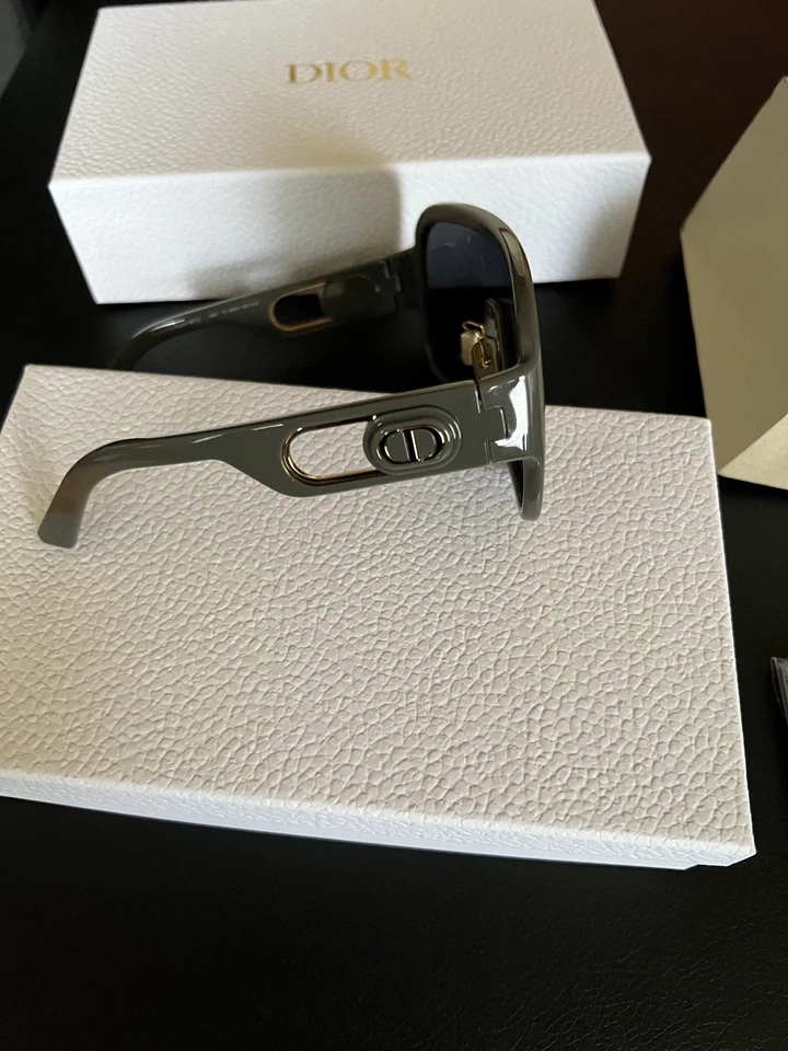 Gafas de sol Dior Bobby Sport M1U grises de gran tamaño con protección con espejo Foto 4 de 4