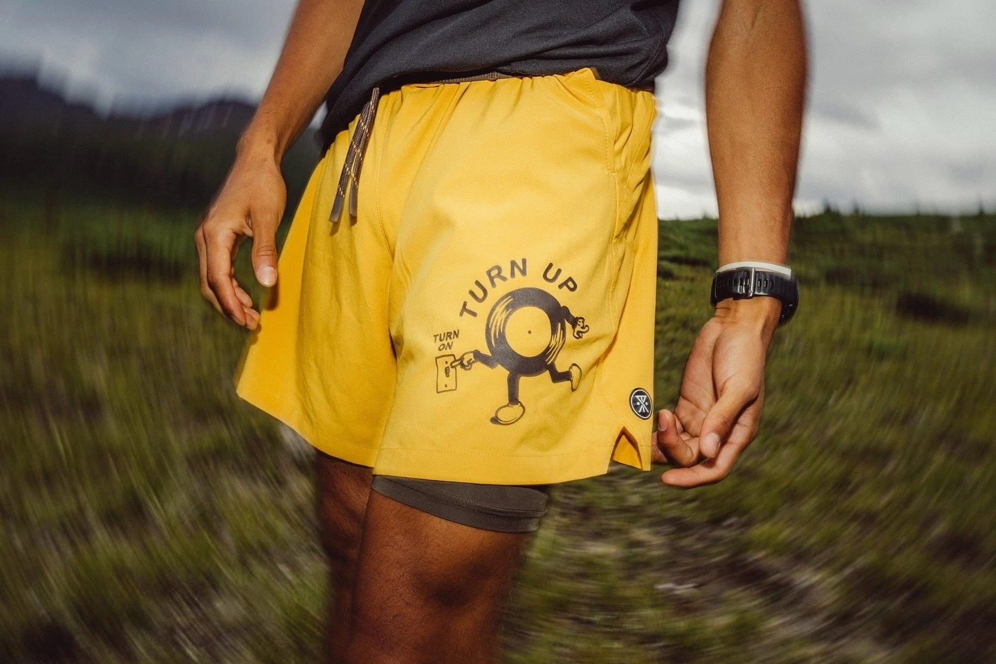 $90 Roark Men's Bommer 2.0 Lined Shorts 7" - RS322 - Gold - Size Small -New Tags