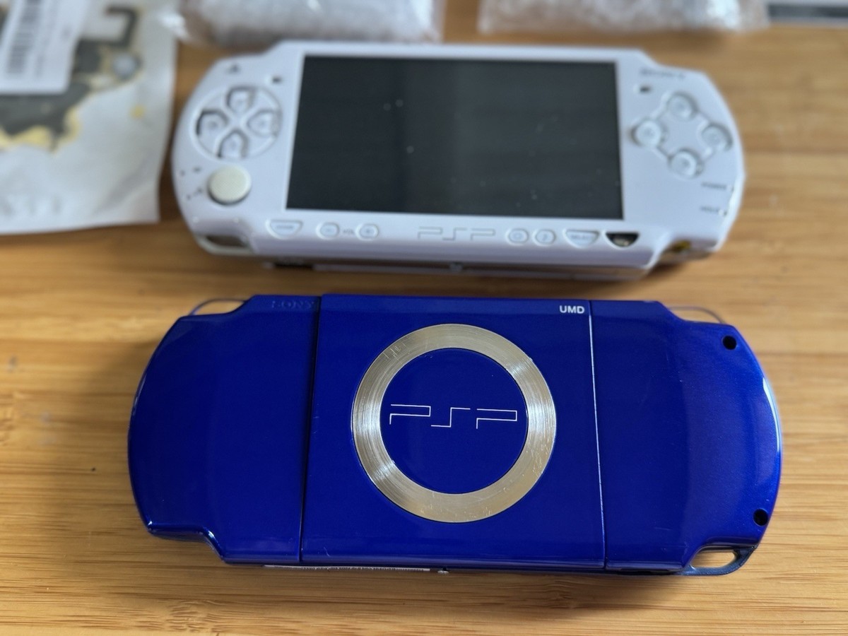 PSP本体 Sony PSP 2000 Madden NFL 09 Bundle Metallic Blue Handheld System