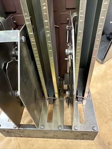 Máquina expendedora de estampillas de franqueo de Estados Unidos vintage de 3 palancas operadas con monedas de la década de 1970 ~ ¡CON LLAVE! - Imagen 13 de 19