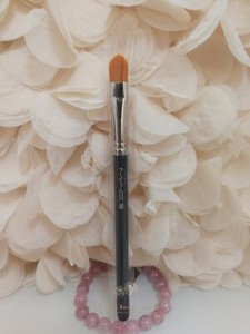 mac concealer brush