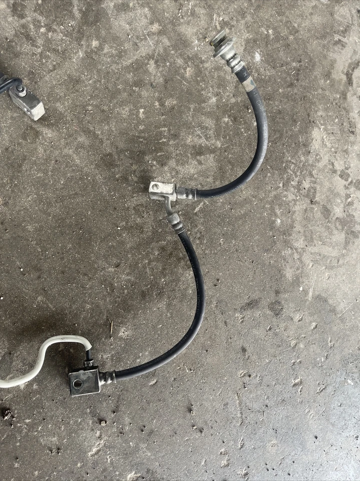 07-20 Infiniti G35 G37 Nissan 370z Akebono Líneas de freno trasero 44001JL02A Foto 3 de 4