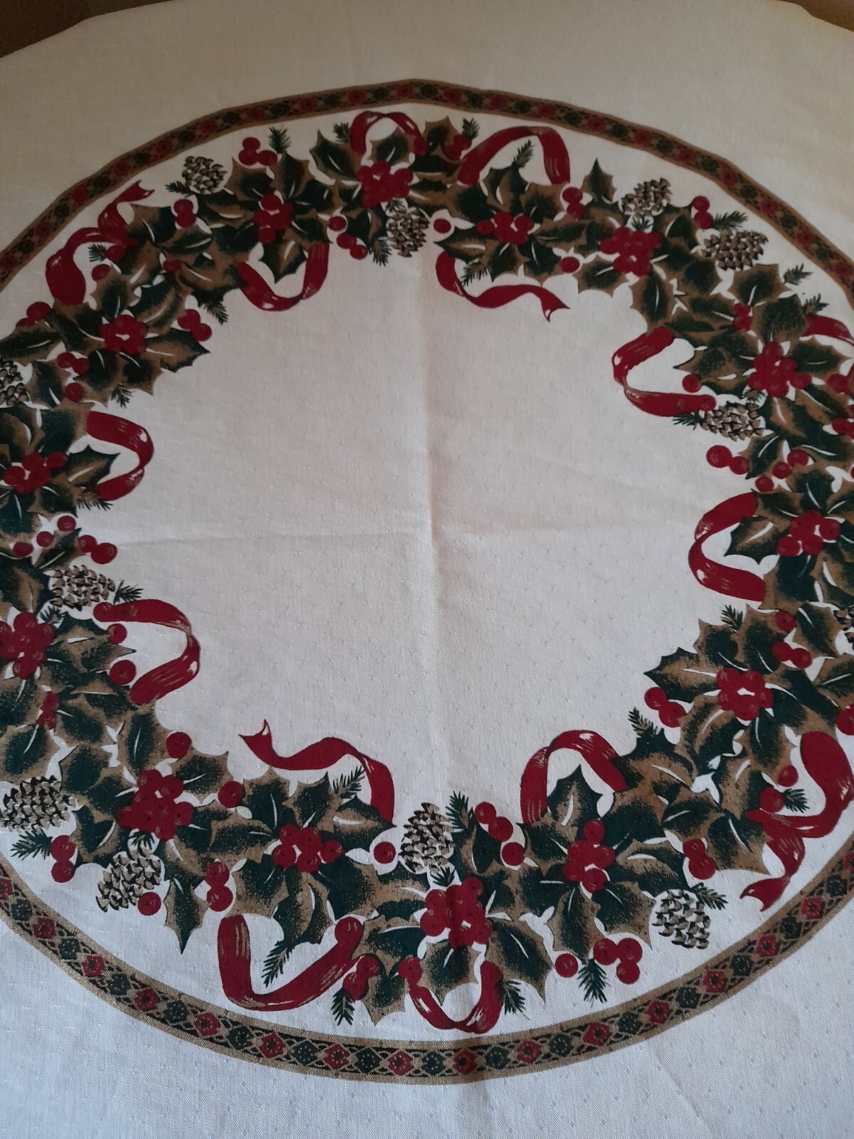 VINTAGE CHRISTMAS TABLECLOTHJACQUARD PRINTED FESTIVE FLORALSBERRIES