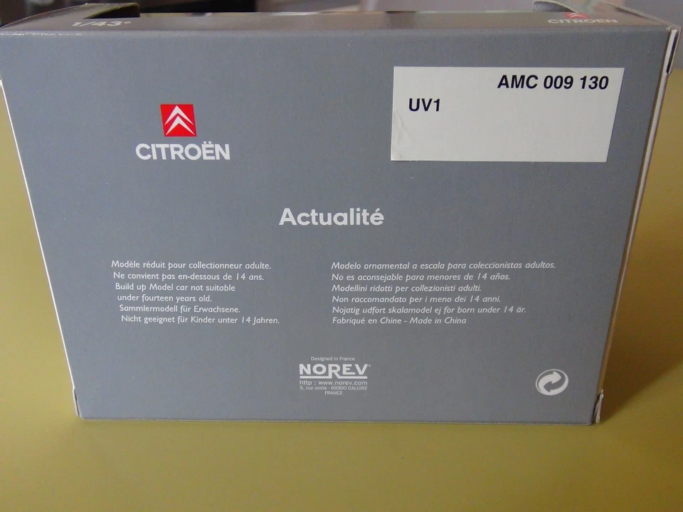 1/43 : Citroën C8 , Coffret "Citroën" par Norev   . - Photo 3/3