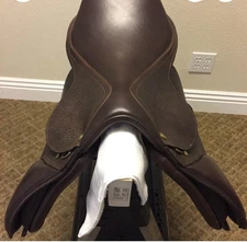 Beval 16” Close Contact Saddle With Irons and Cover