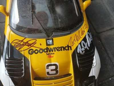 Corvette C5R Diecast. 2000 Texas winner. 1/18 Autoart Signed # 3