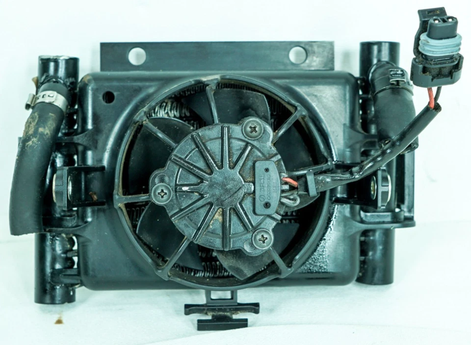 2020 Harley Freewheeler Trike FLRT OEM масляный охладитель радиатор с вентилятором 1370 - Изображение 2 из 4