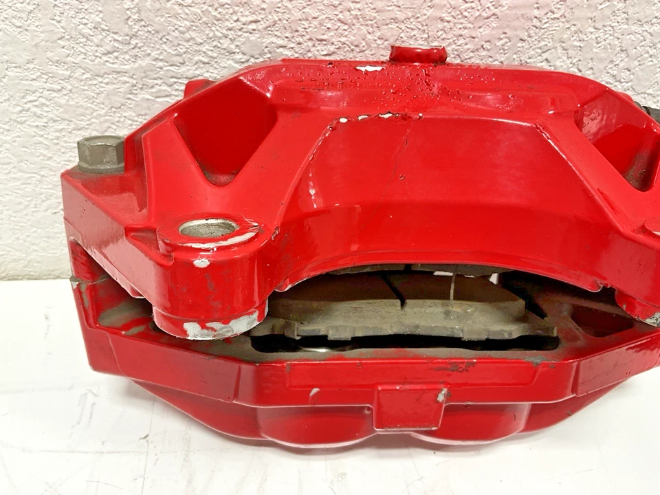 Pinza de freno delantera derecha Infiniti Q50 2015 roja deportiva tracción trasera OEM Foto 2 de 4